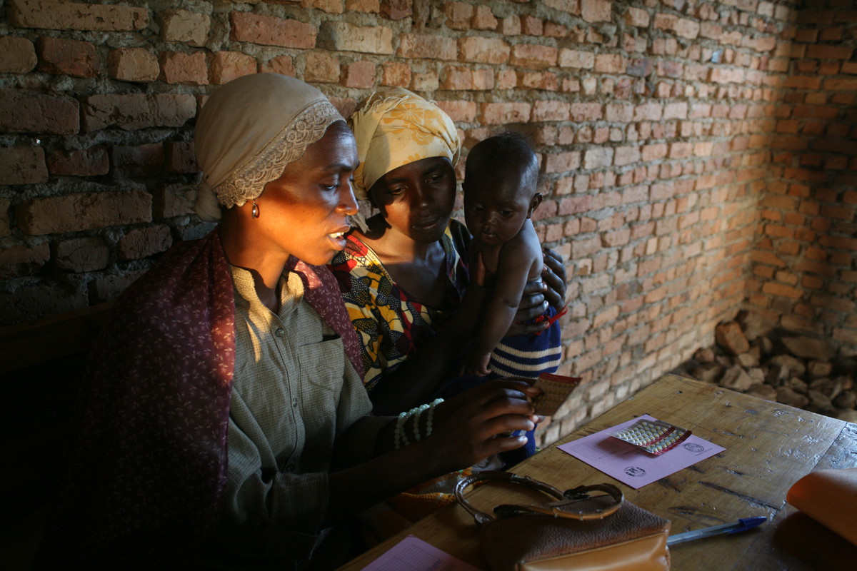 Women get contraceptive pills from IPPF staff.