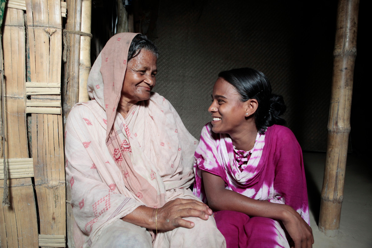 woman and girl in Bangladesh