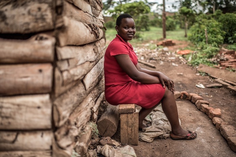 A young female client helped by a project via IPPF