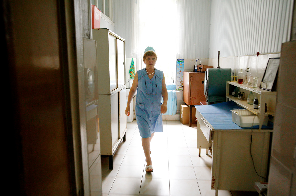 nurse in IPPF-run clinic.  credits: IPPF/Jane Mingay/Georgia