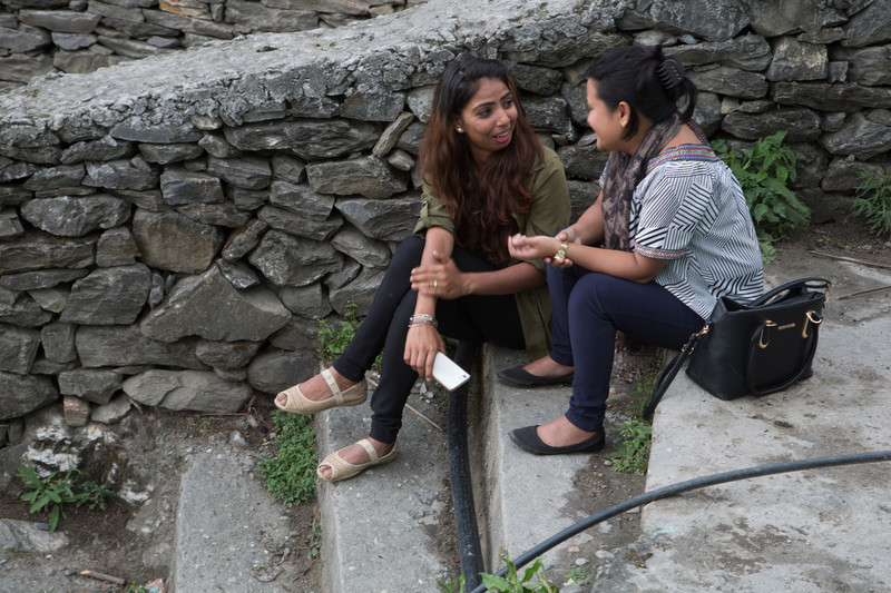 Women talking 