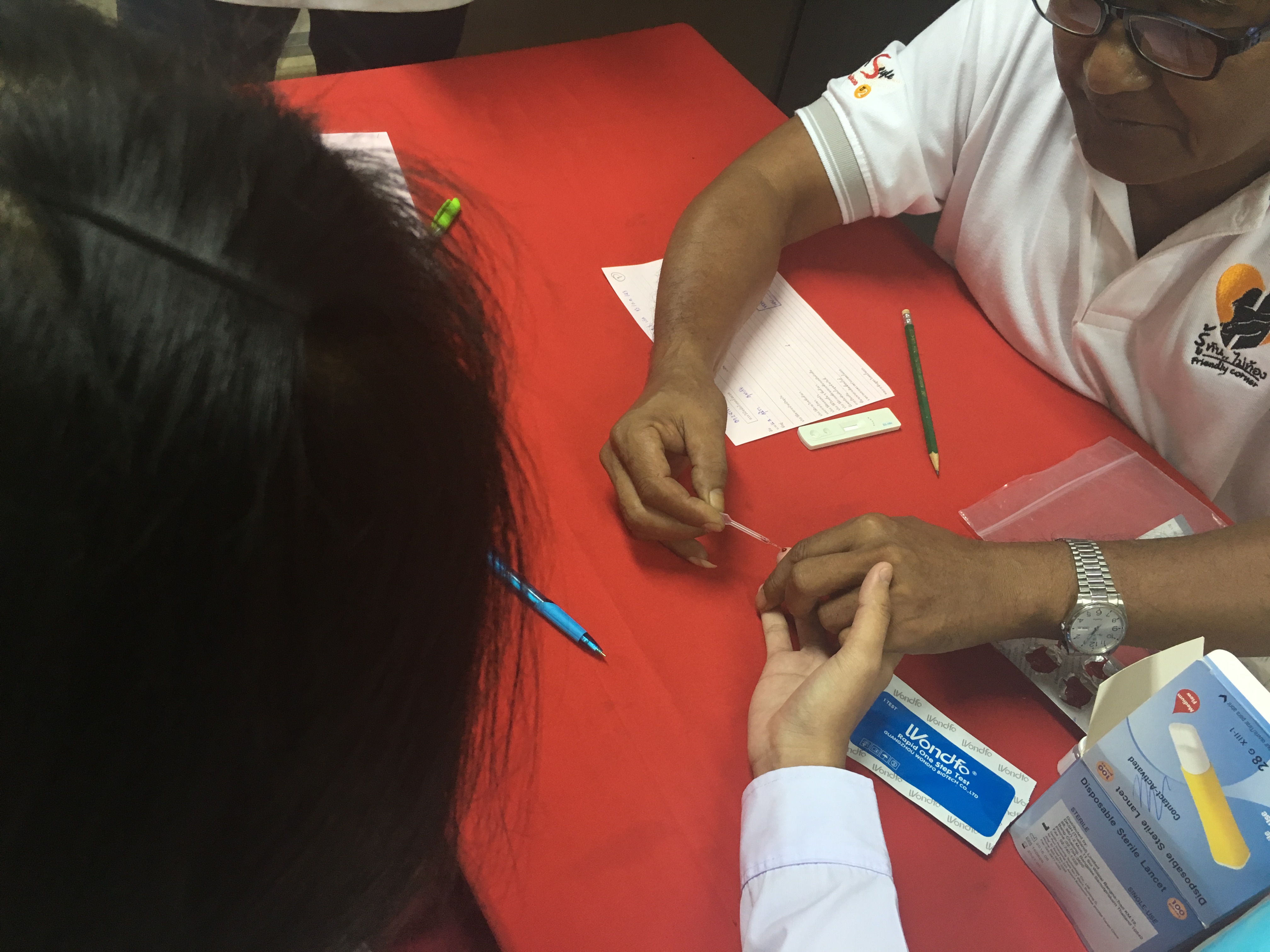 Administrating a HIV test