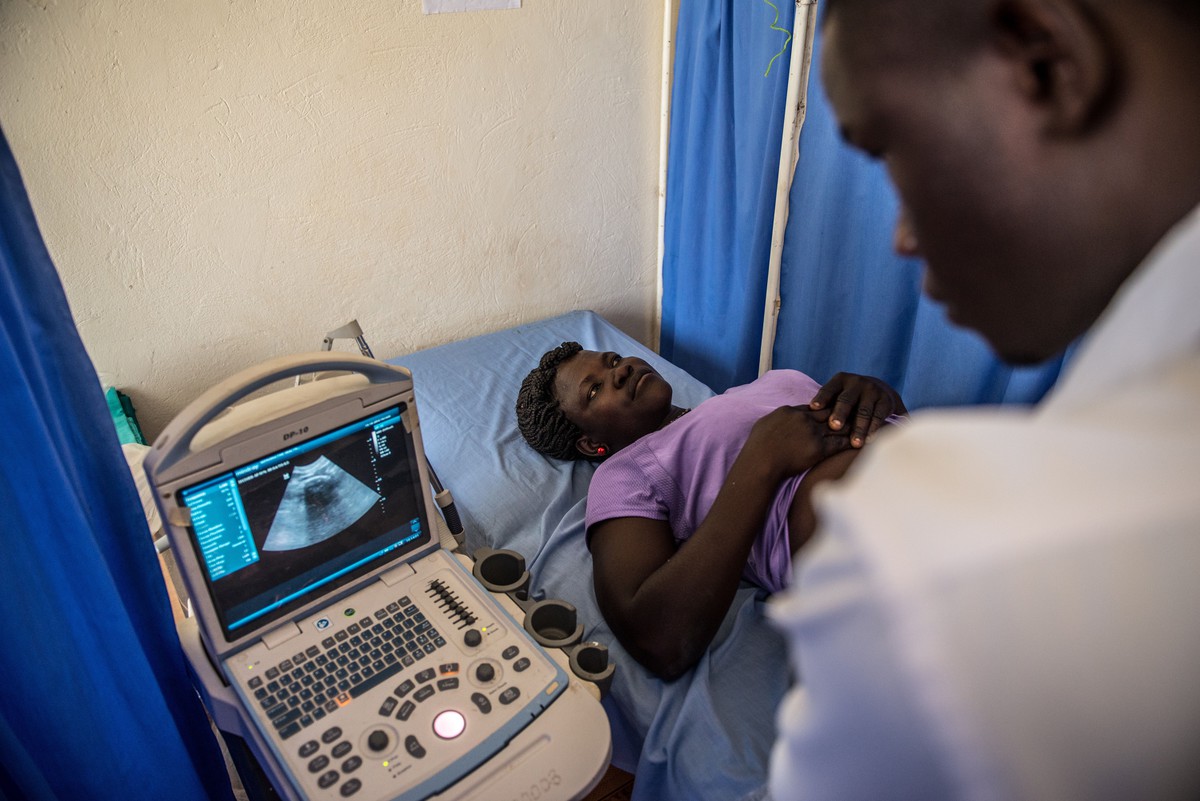 IPPF client in Uganda receiving reproductive health services