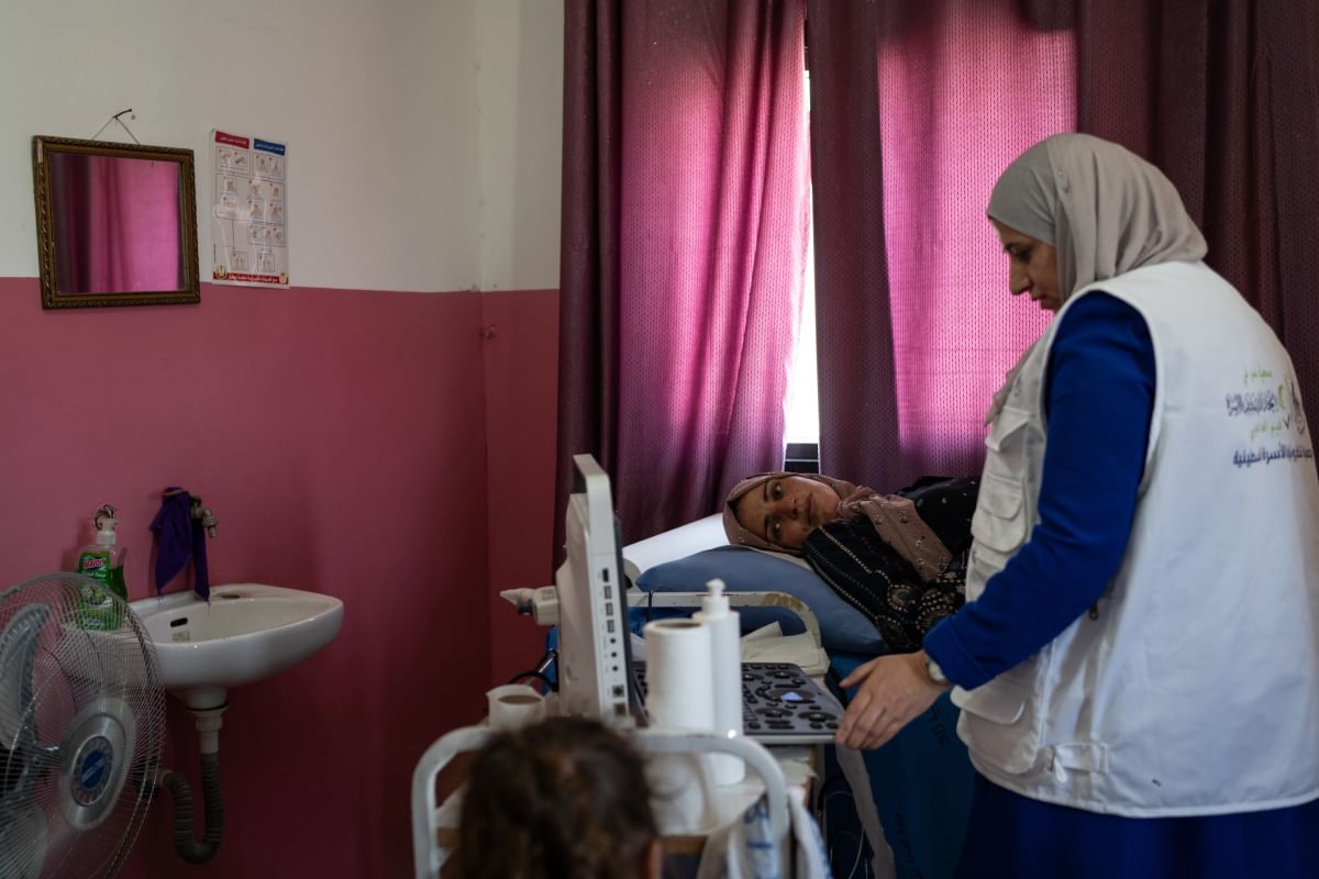 A female medical professional conducting an antenatal scan