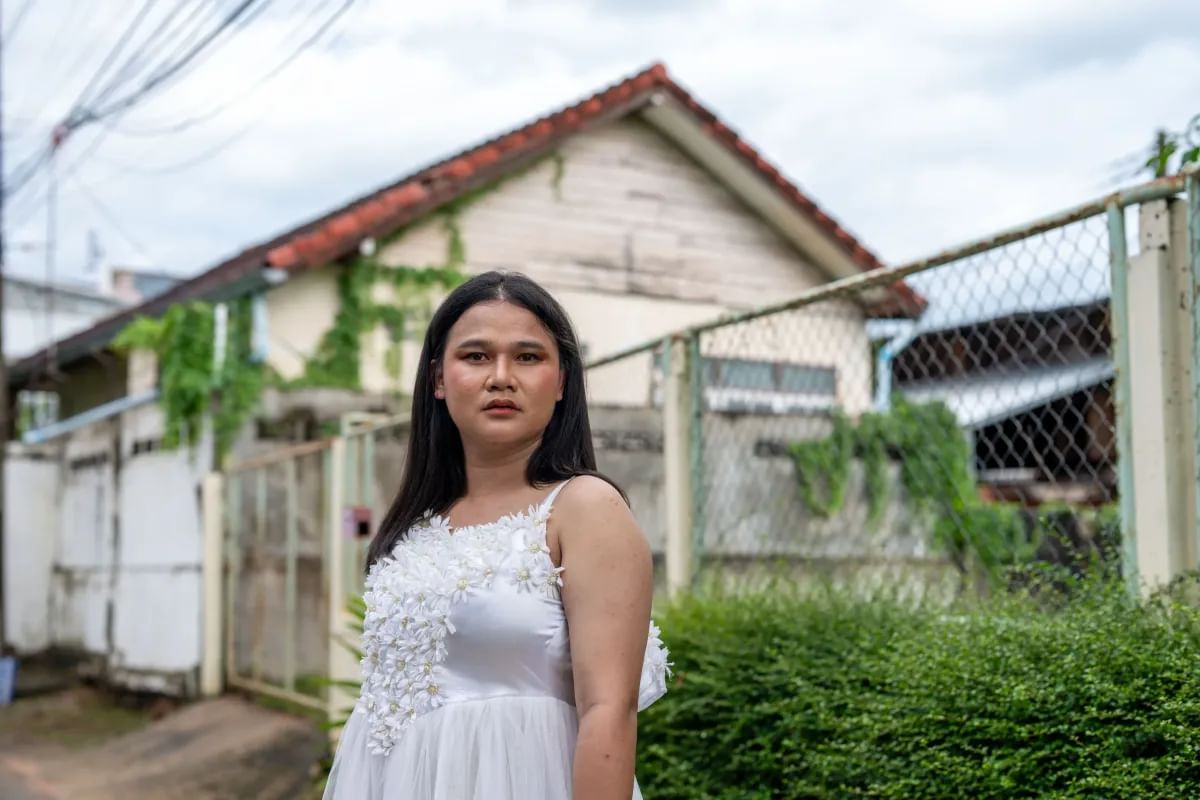 Watee Kongbang looks straight the camera in a white wedding dress
