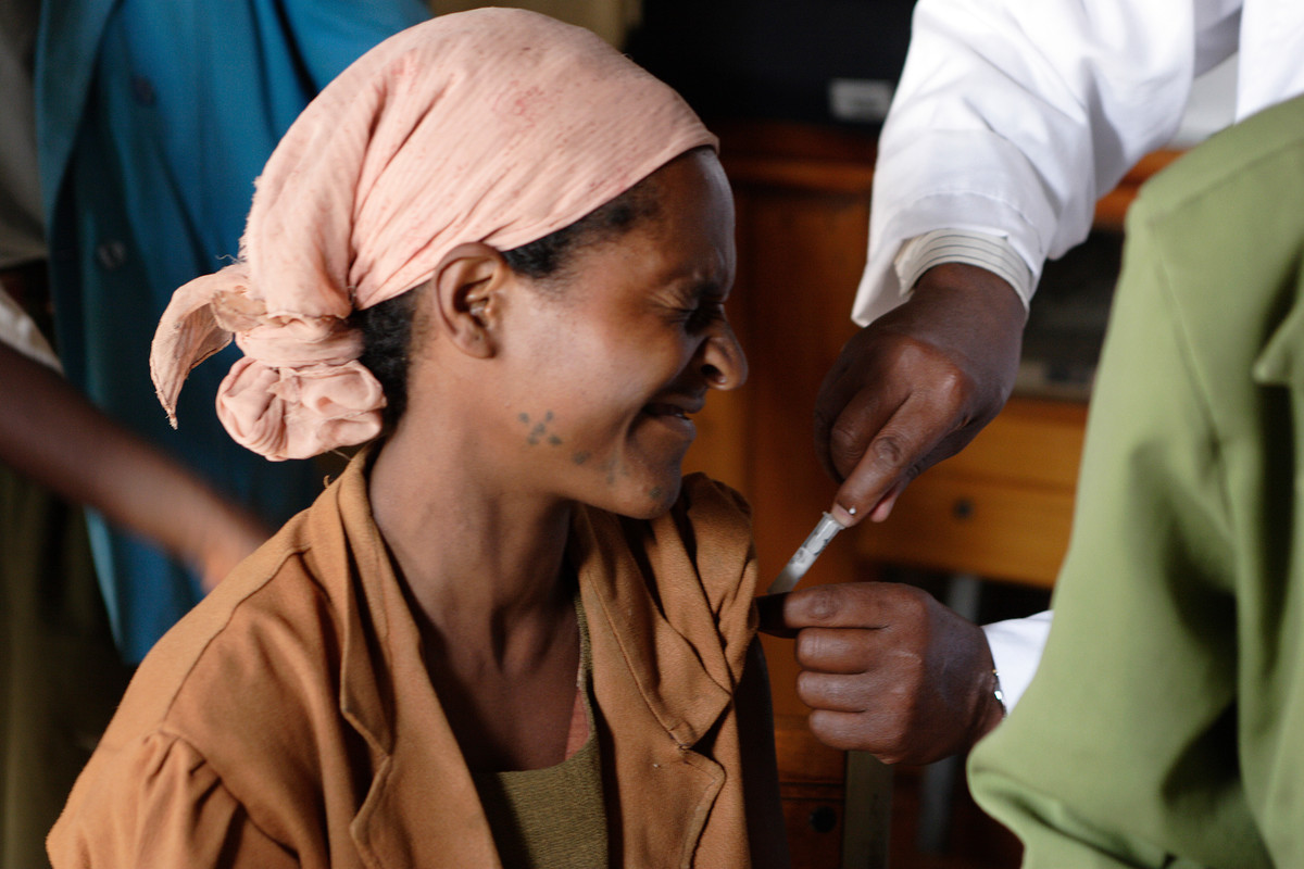 Young woman receiving the injectable contraceptive at a mobile clinic. Ethiopia, 2005.
