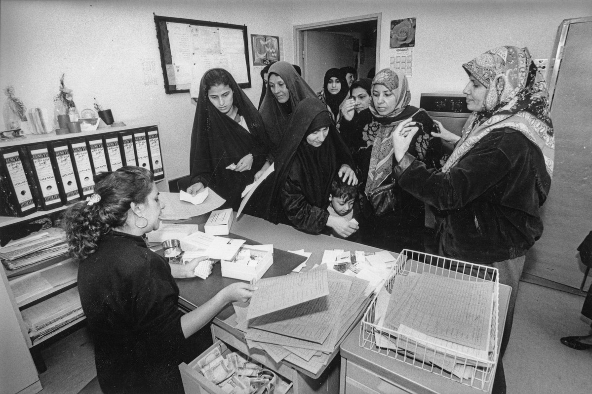 Women paying for their contraceptives at the Habiba hospital. Iraq