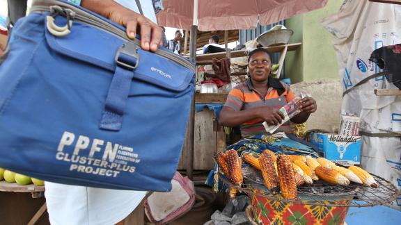 IPPF staff reaching out women in the market