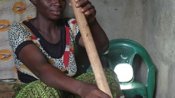 Thanks to solar lanterns, women can work after sunlight. 
