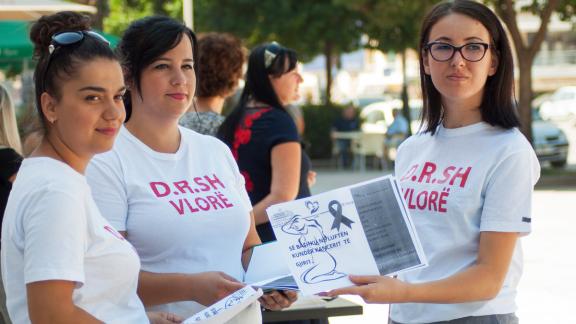 Youth volunteers handing out information on sexual & reproductive healthcare in Albania.