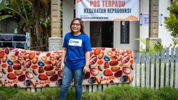 A photo of Dr Ratni - she is smiling in front of a clinic